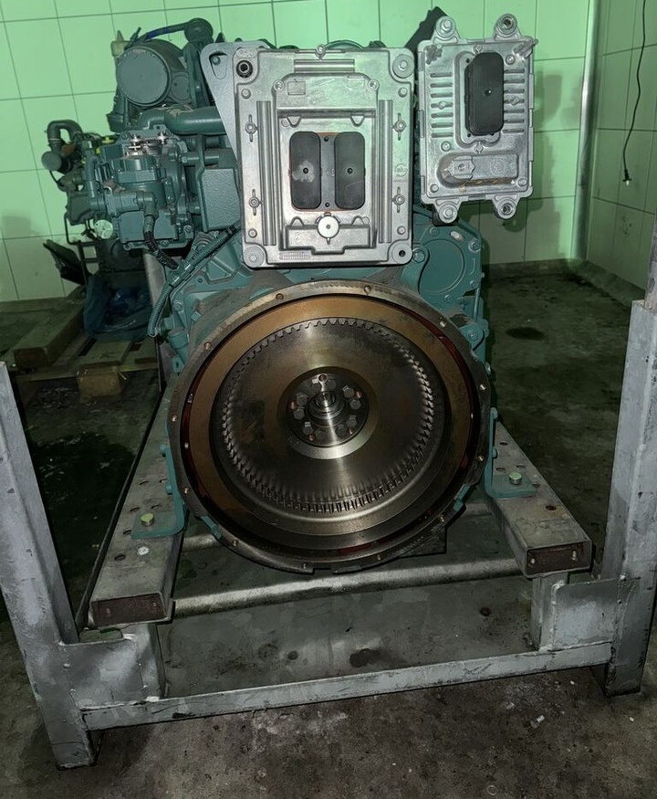 Volvo D6J rok 2018 - Motor pentru Excavator: Foto 1 Volvo D6J rok 2018 - Motor pentru Excavator: Foto 1