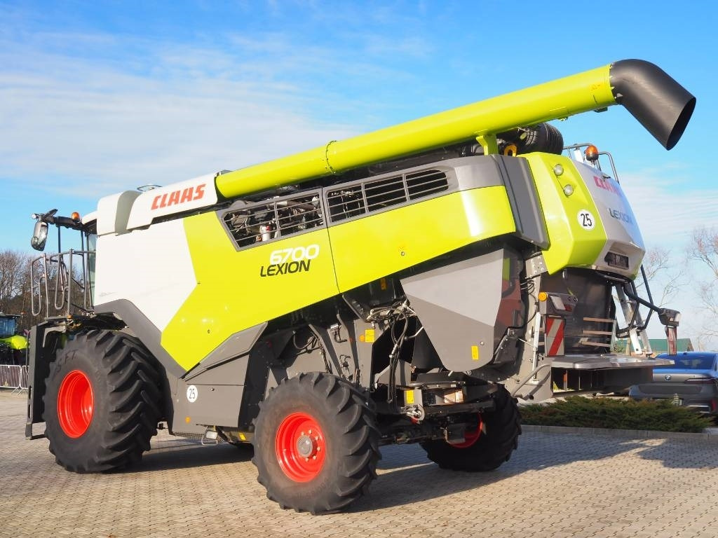 Claas Lexion 6700 + V930 - Combină de recoltat cereale: Foto 2 Claas Lexion 6700 + V930 - Combină de recoltat cereale: Foto 2