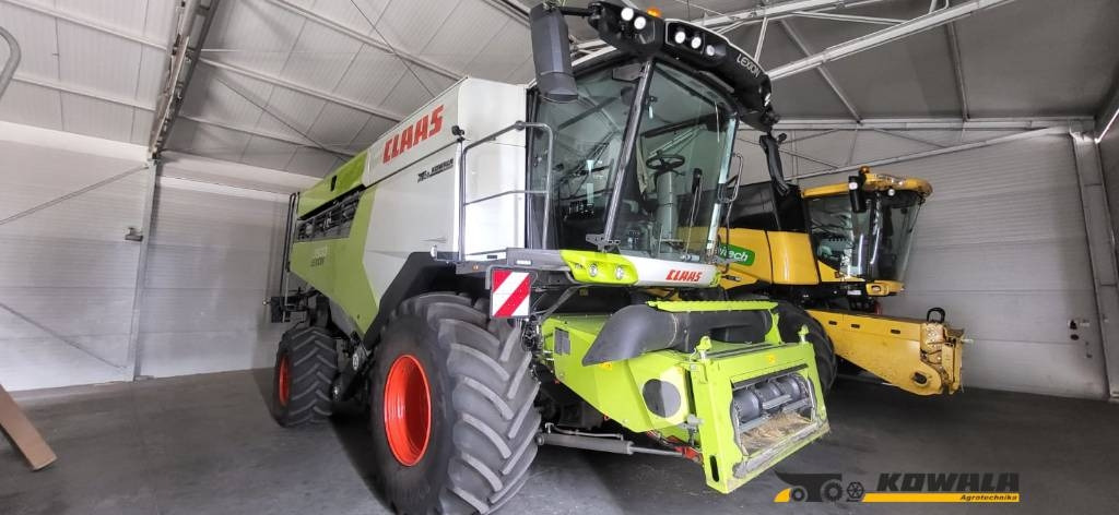 Claas Lexion 7500 + V930 - Combină de recoltat cereale: Foto 1 Claas Lexion 7500 + V930 - Combină de recoltat cereale: Foto 1