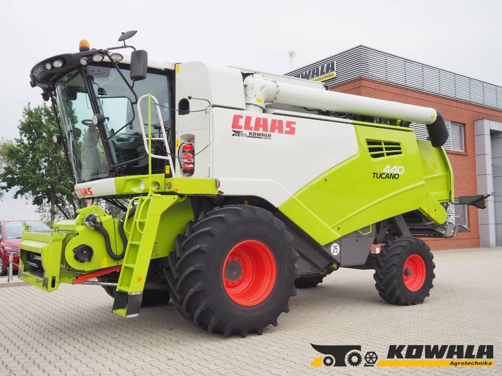 Claas Tucano 440 + V620 - Combină de recoltat cereale: Foto 1 Claas Tucano 440 + V620 - Combină de recoltat cereale: Foto 1