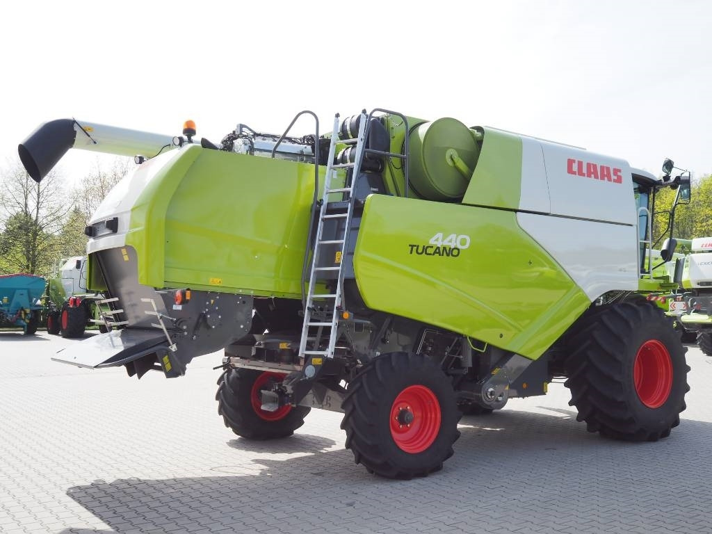 Claas Tucano 440 + V680 - Combină de recoltat cereale: Foto 3 Claas Tucano 440 + V680 - Combină de recoltat cereale: Foto 3