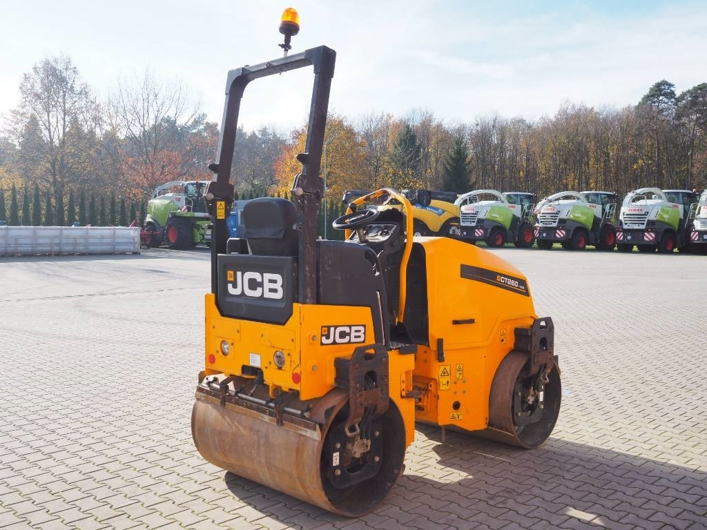 JCB CT260-120 - Cilindru compactor pentru asfalt: Foto 4 JCB CT260-120 - Cilindru compactor pentru asfalt: Foto 4
