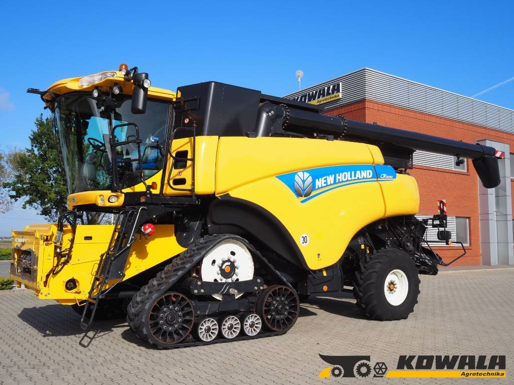New Holland CR 9090 SmartTrax 4WD + VF 10,7 m - Combină de recoltat cereale: Foto 1 New Holland CR 9090 SmartTrax 4WD + VF 10,7 m - Combină de recoltat cereale: Foto 1