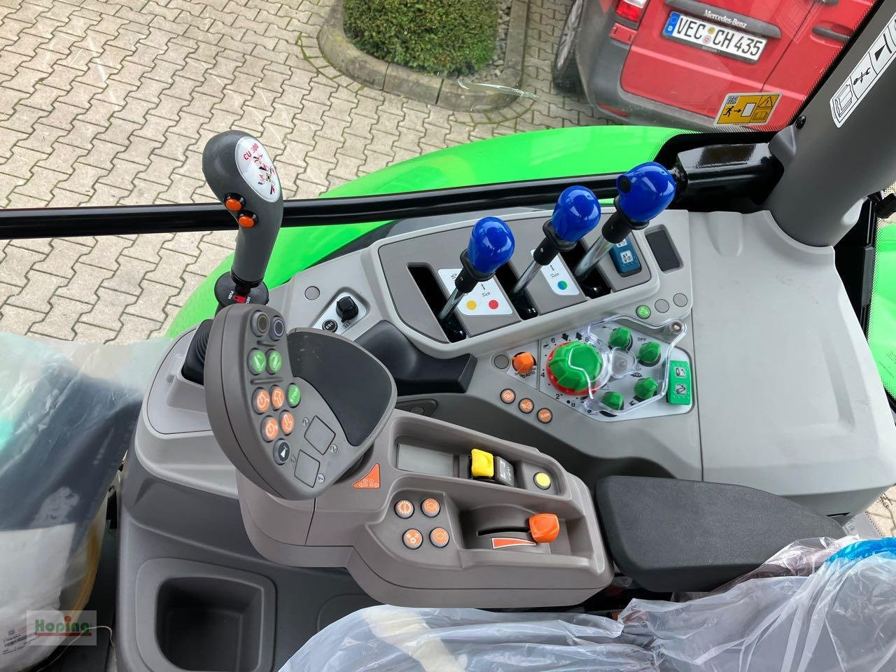 Tractor agricol nou Deutz-Fahr 6125C TTV STAGE V: Foto 13 Tractor agricol nou Deutz-Fahr 6125C TTV STAGE V: Foto 13