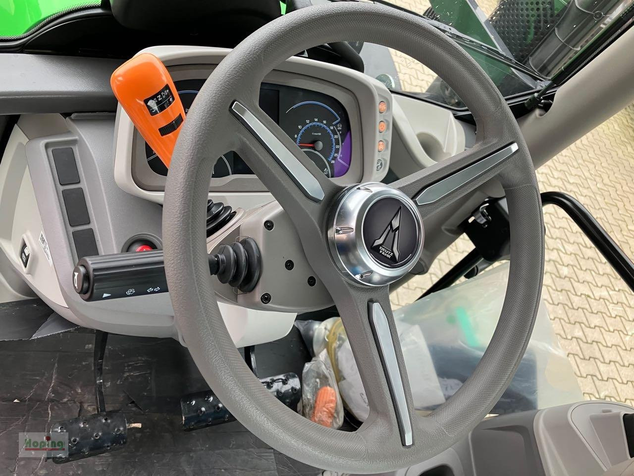 Tractor agricol nou Deutz-Fahr 6125C TTV STAGE V: Foto 14 Tractor agricol nou Deutz-Fahr 6125C TTV STAGE V: Foto 14