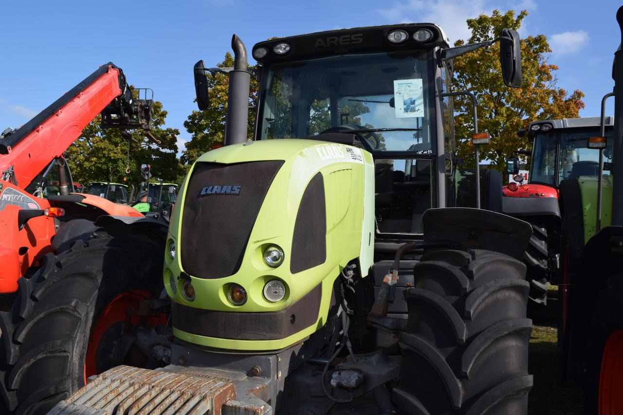 CLAAS Ares 697 ATZ - Tractor agricol: Foto 2 CLAAS Ares 697 ATZ - Tractor agricol: Foto 2