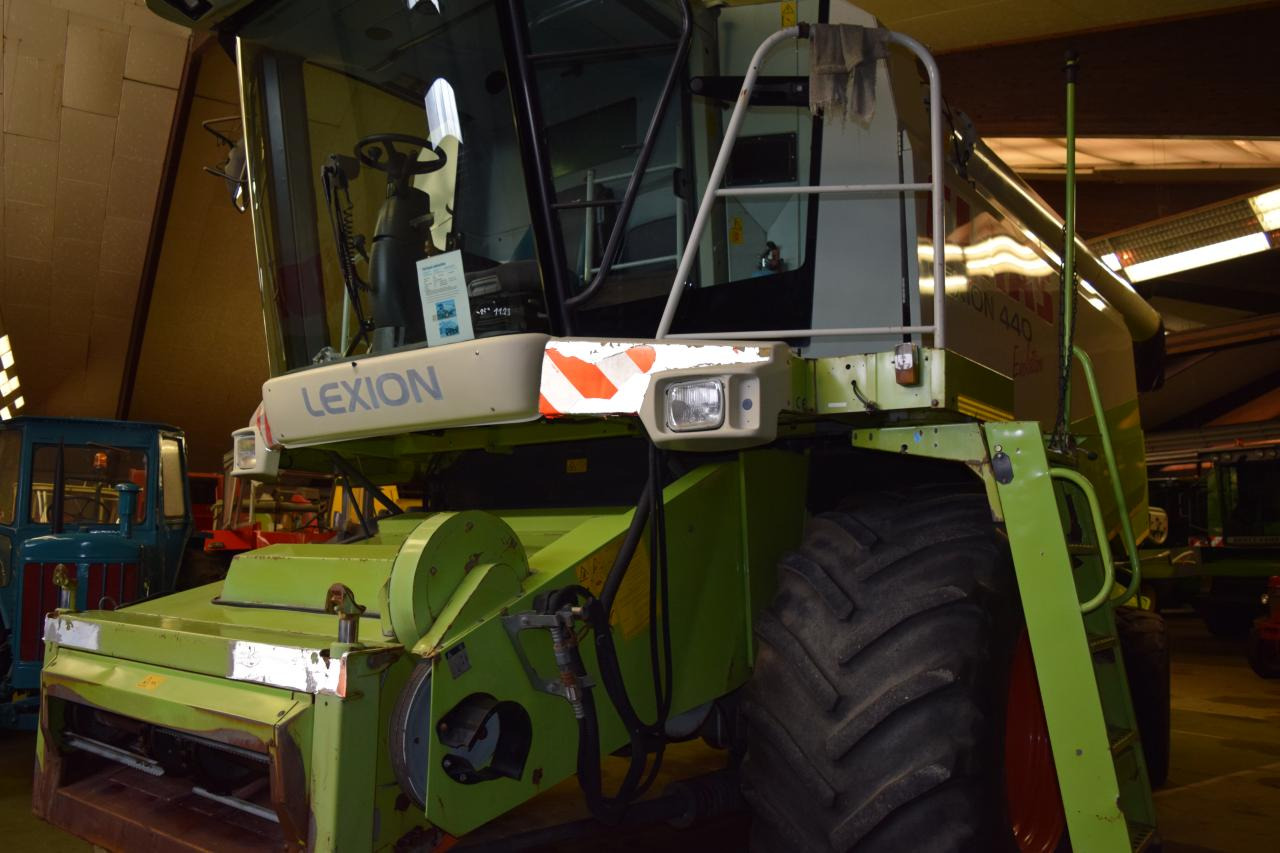CLAAS Lexion 440 Evolution - Combină de recoltat cereale: Foto 2 CLAAS Lexion 440 Evolution - Combină de recoltat cereale: Foto 2
