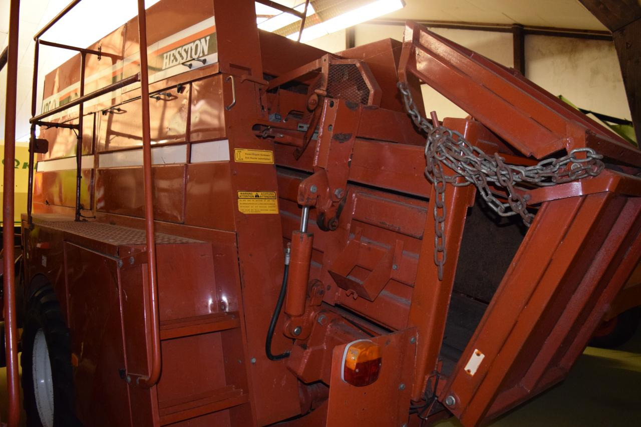 Fiat Hesston 4700 - Presă baloţi dreptunghiulari: Foto 4 Fiat Hesston 4700 - Presă baloţi dreptunghiulari: Foto 4