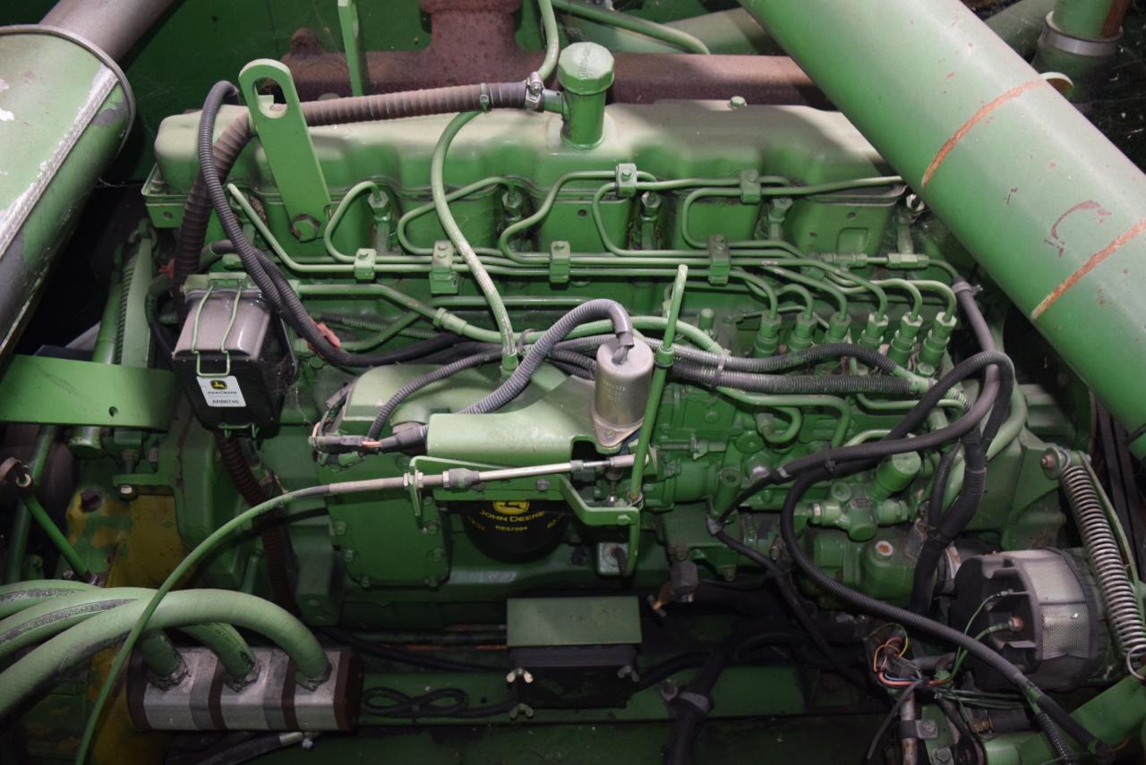 Combină de recoltat cereale John Deere 2066: Foto 8 Combină de recoltat cereale John Deere 2066: Foto 8