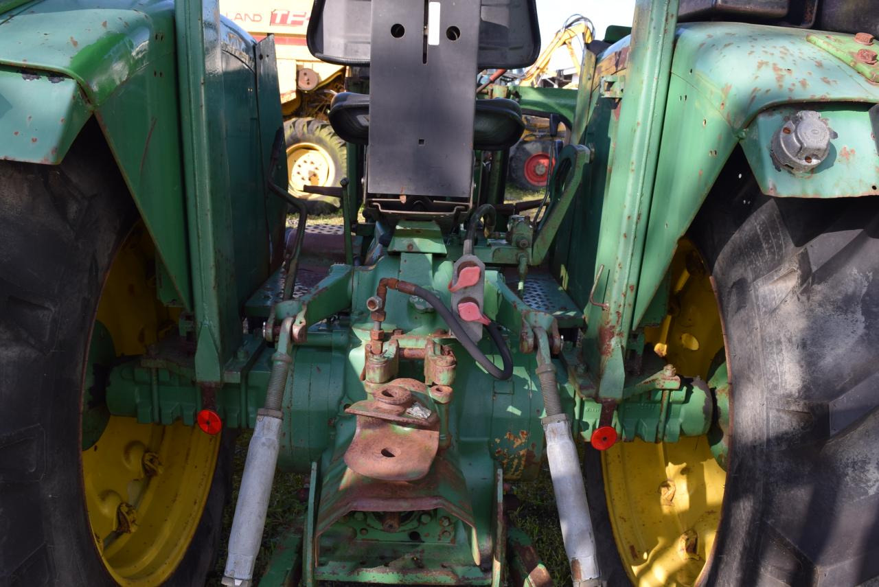 John Deere 2130 - Tractor agricol: Foto 4 John Deere 2130 - Tractor agricol: Foto 4