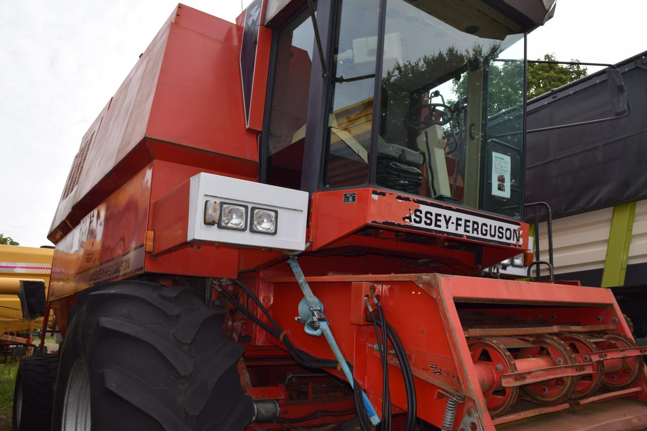 Massey Ferguson MF 38 - Combină de recoltat cereale: Foto 2 Massey Ferguson MF 38 - Combină de recoltat cereale: Foto 2