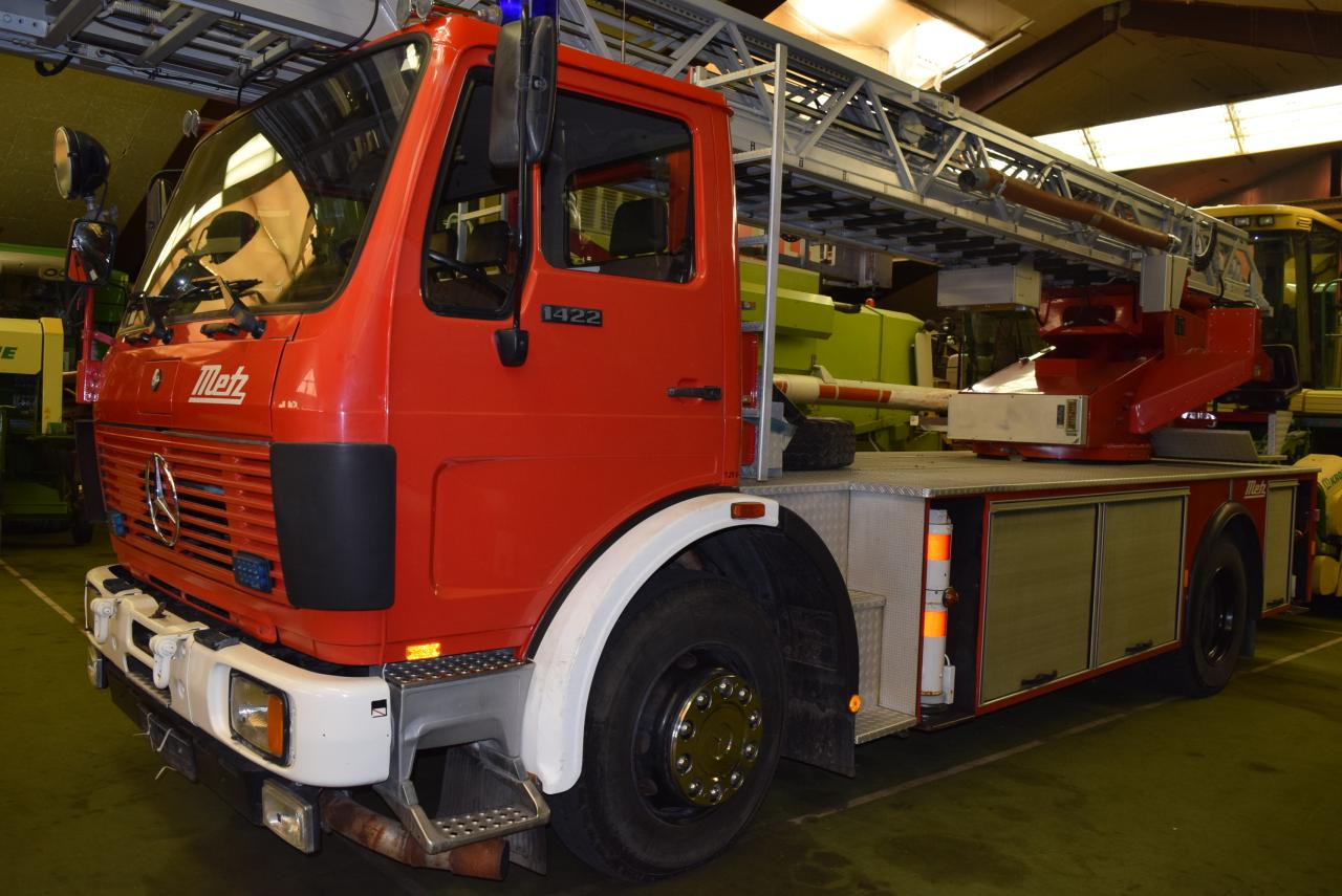 Mercedes-Benz 1422 F 4x2 DLK 23 12 Drehleiter - Camion cu cârlig: Foto 3 Mercedes-Benz 1422 F 4x2 DLK 23 12 Drehleiter - Camion cu cârlig: Foto 3