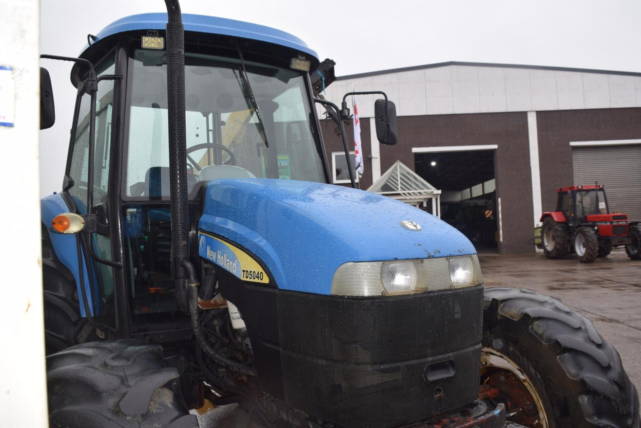 New Holland TD 5040 - Tractor agricol: Foto 2 New Holland TD 5040 - Tractor agricol: Foto 2