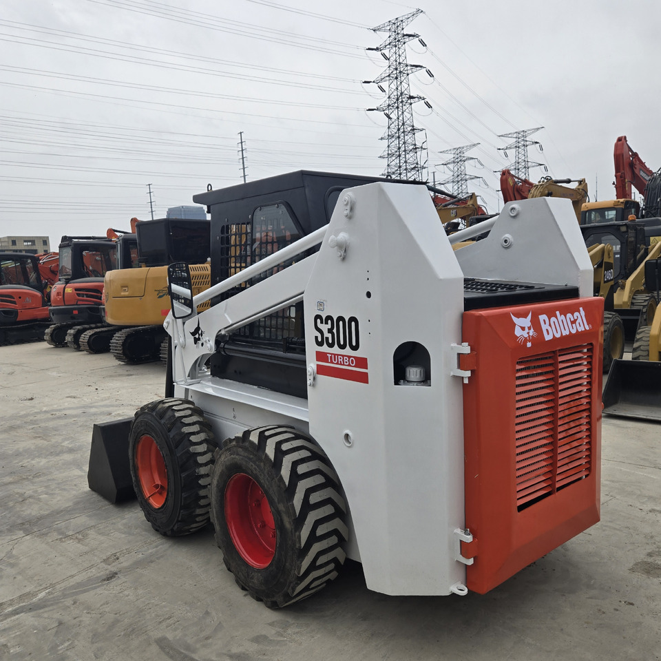 BOBCAT S300 - Mini încărcător: Foto 2 BOBCAT S300 - Mini încărcător: Foto 2