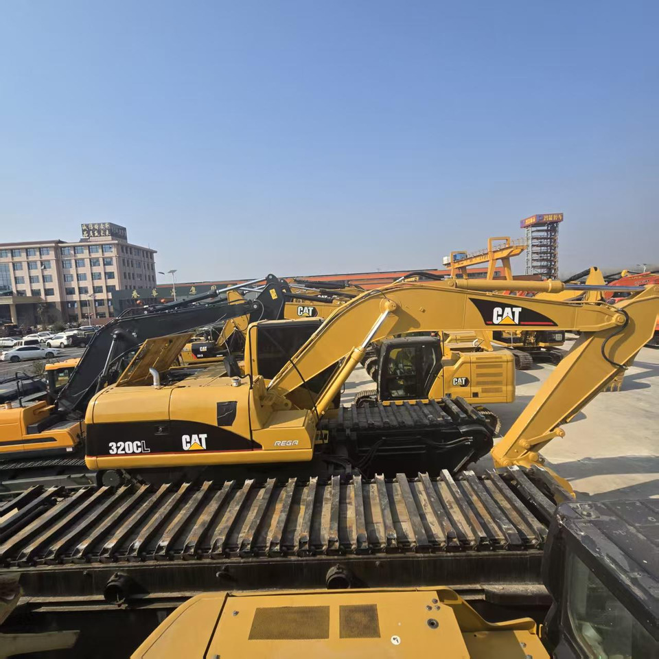 CATERPILLAR 320DL - Excavator plutitoare: Foto 4 CATERPILLAR 320DL - Excavator plutitoare: Foto 4