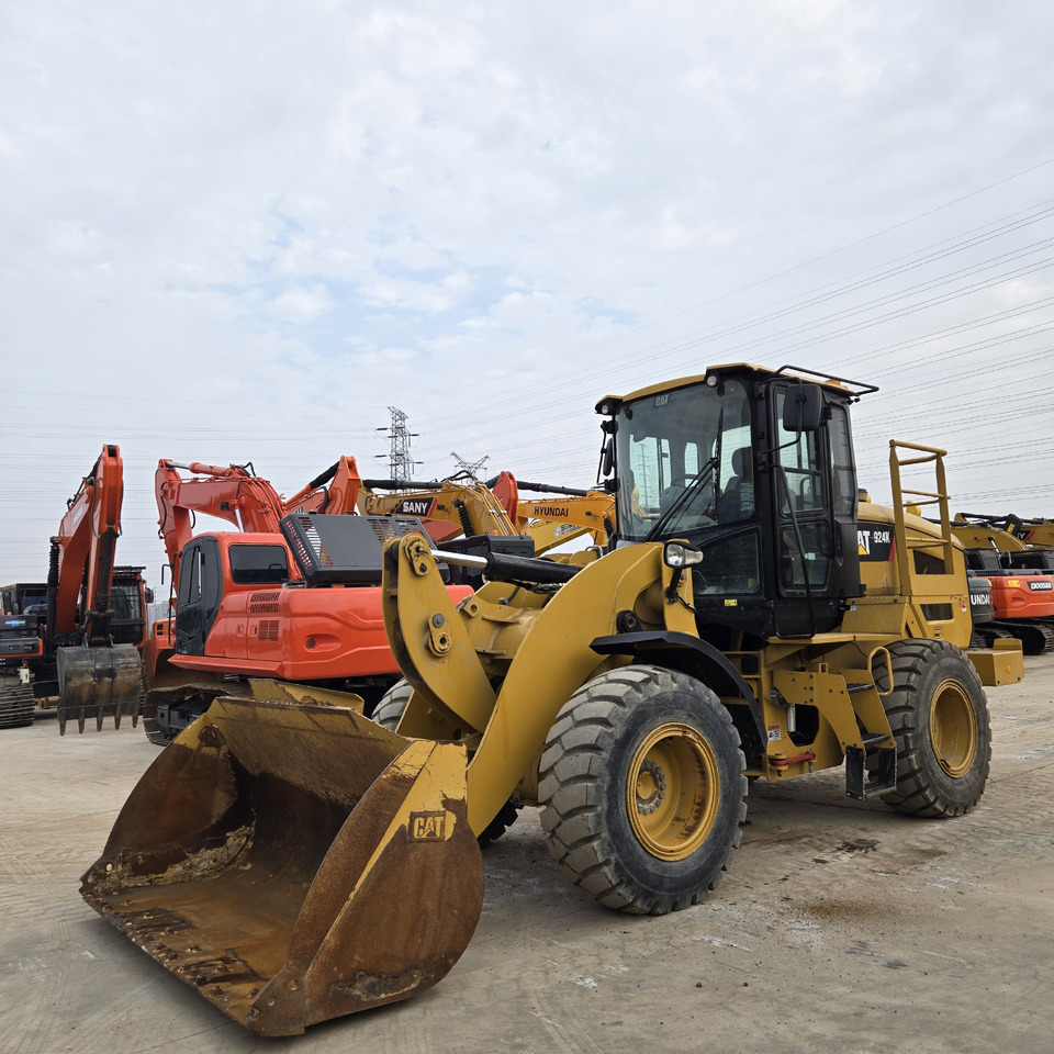 CATERPILLAR 924K - Excavator pe roţi: Foto 2 CATERPILLAR 924K - Excavator pe roţi: Foto 2