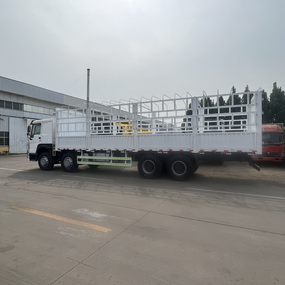 SINOTRUK HOWO 8*4 Fence Truck - Camion: Foto 2 SINOTRUK HOWO 8*4 Fence Truck - Camion: Foto 2