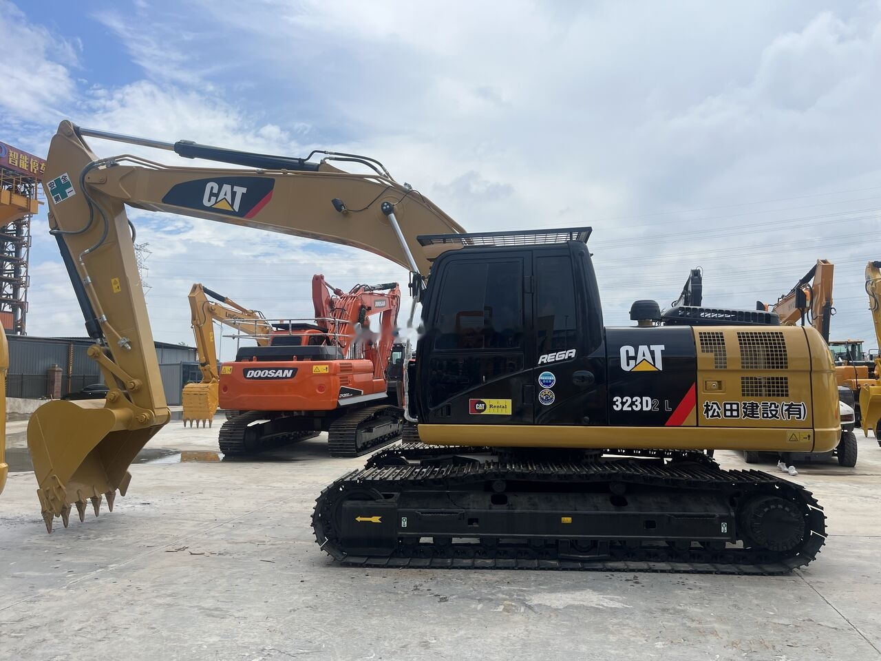 Excavator pe şenile Caterpillar 323D2L: Foto 8 Excavator pe şenile Caterpillar 323D2L: Foto 8