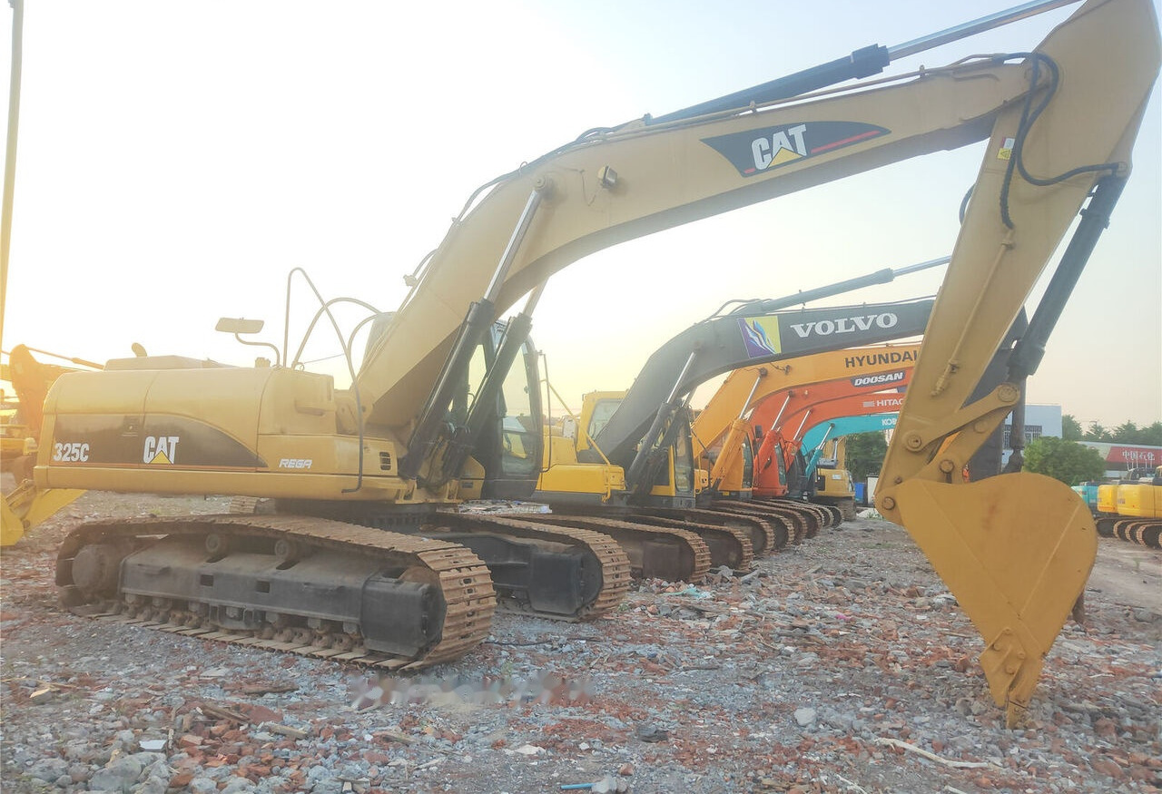 Caterpillar 325C - Excavator pe şenile: Foto 1 Caterpillar 325C - Excavator pe şenile: Foto 1