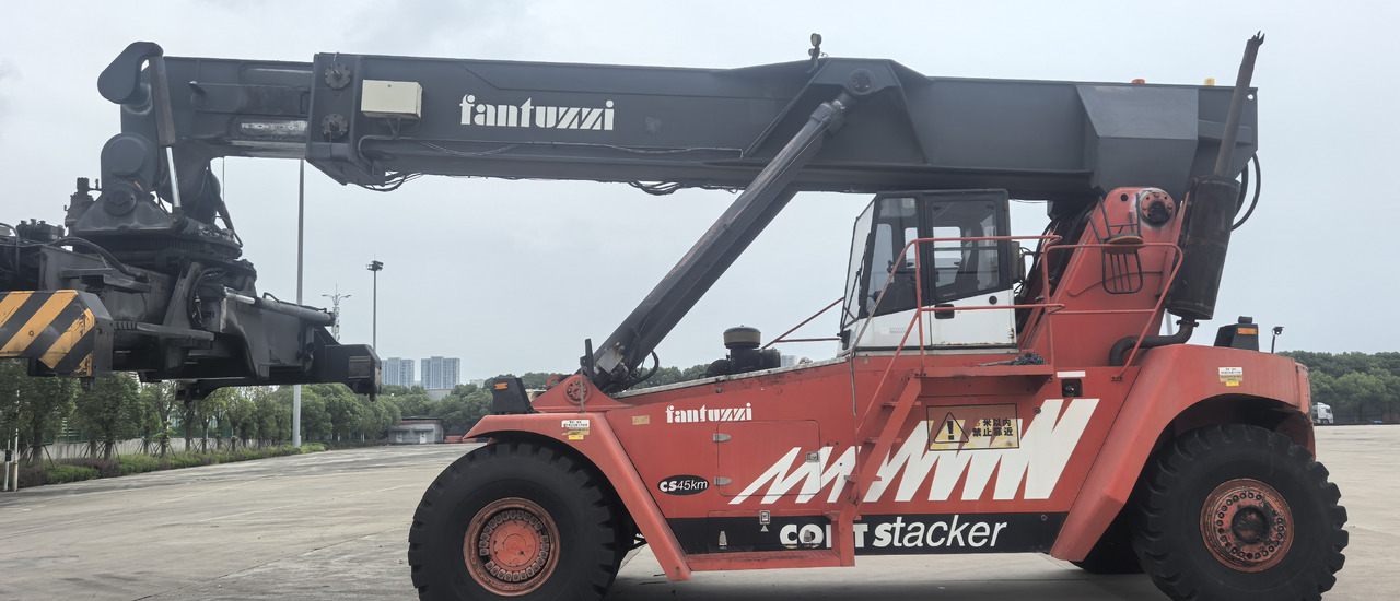 FANTUZZI CS45KM reach stacker - Reach stacker: Foto 1 FANTUZZI CS45KM reach stacker - Reach stacker: Foto 1