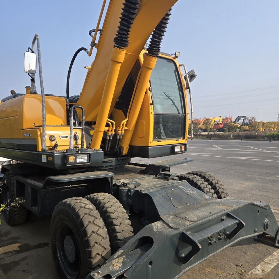 Hyundai R210W-9 - Excavator pe roţi: Foto 5 Hyundai R210W-9 - Excavator pe roţi: Foto 5
