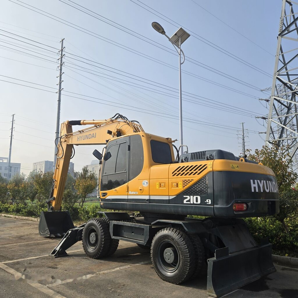 Hyundai R210W-9 - Excavator pe roţi: Foto 1 Hyundai R210W-9 - Excavator pe roţi: Foto 1