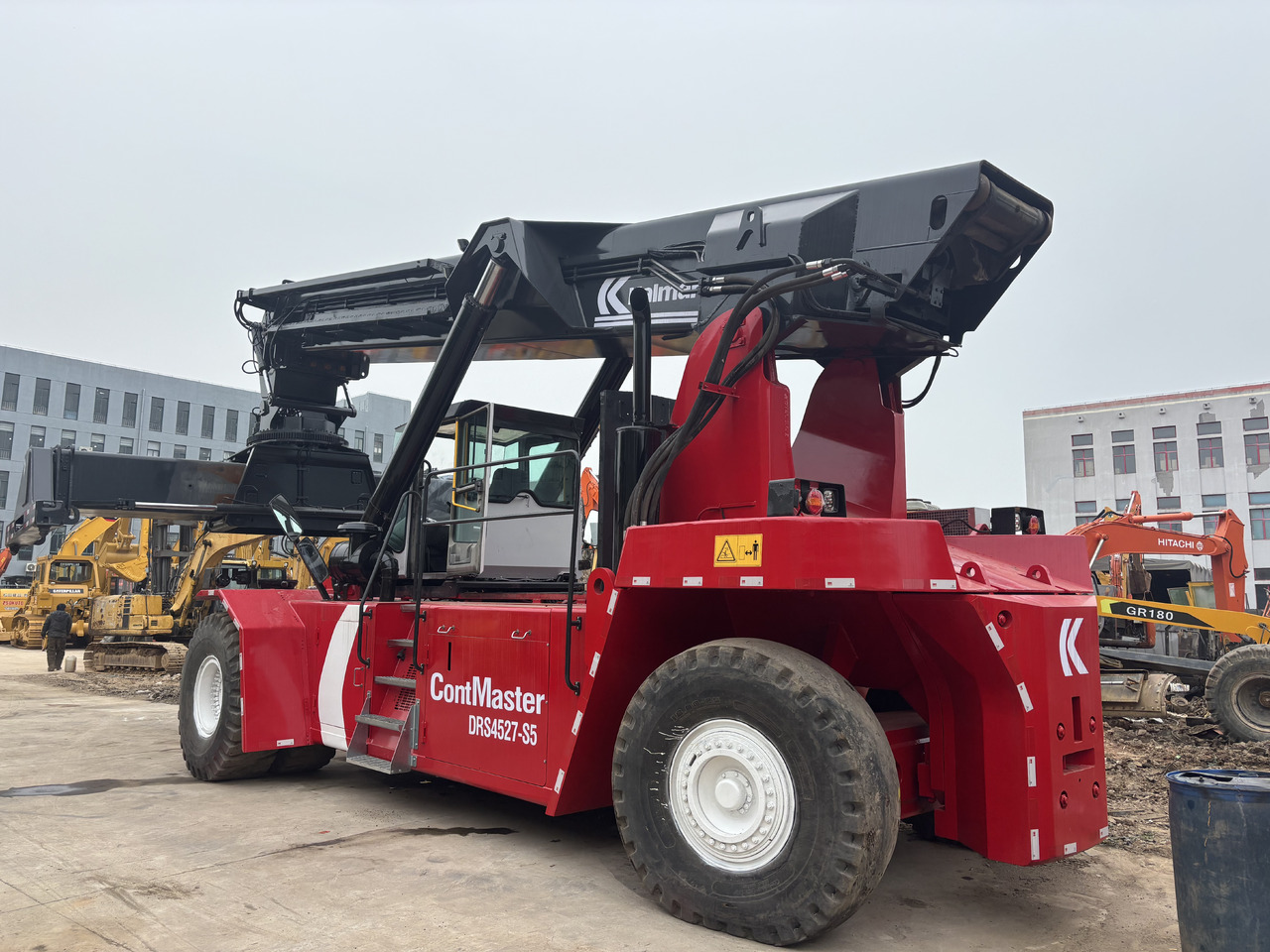 KALMAR DRS4527-S5 - Stivuitor containere: Foto 4 KALMAR DRS4527-S5 - Stivuitor containere: Foto 4