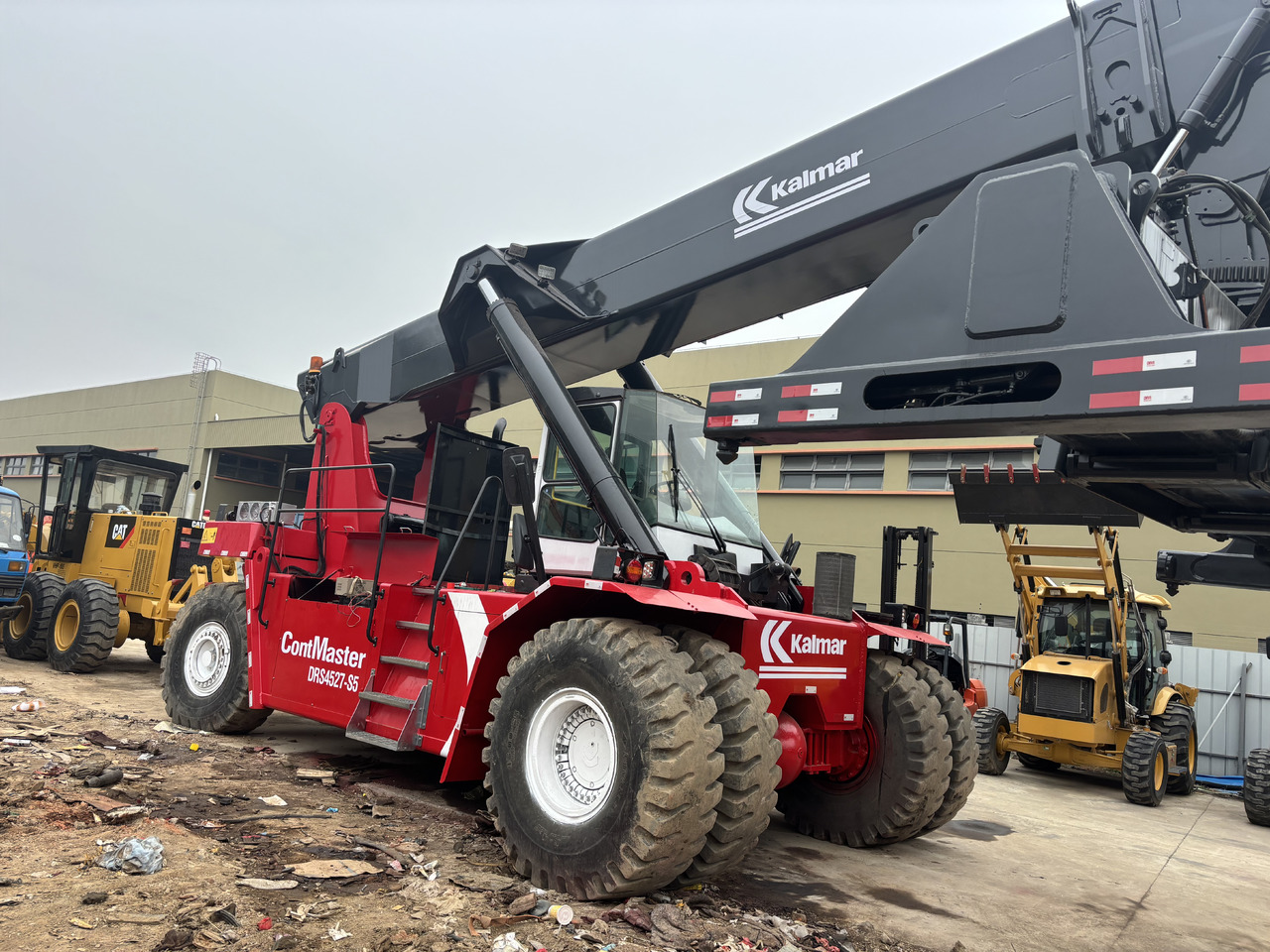 KALMAR DRS4527-S5 - Stivuitor containere: Foto 1 KALMAR DRS4527-S5 - Stivuitor containere: Foto 1