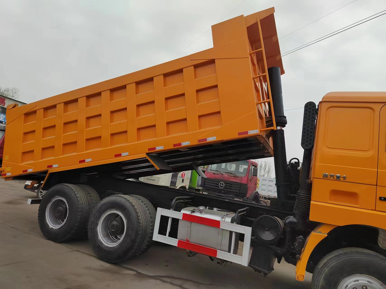 SHACMAN F3000 - Camion basculantă: Foto 5 SHACMAN F3000 - Camion basculantă: Foto 5