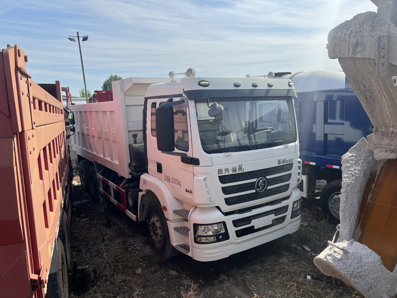 SHACMAN M3000 - Camion basculantă: Foto 4 SHACMAN M3000 - Camion basculantă: Foto 4