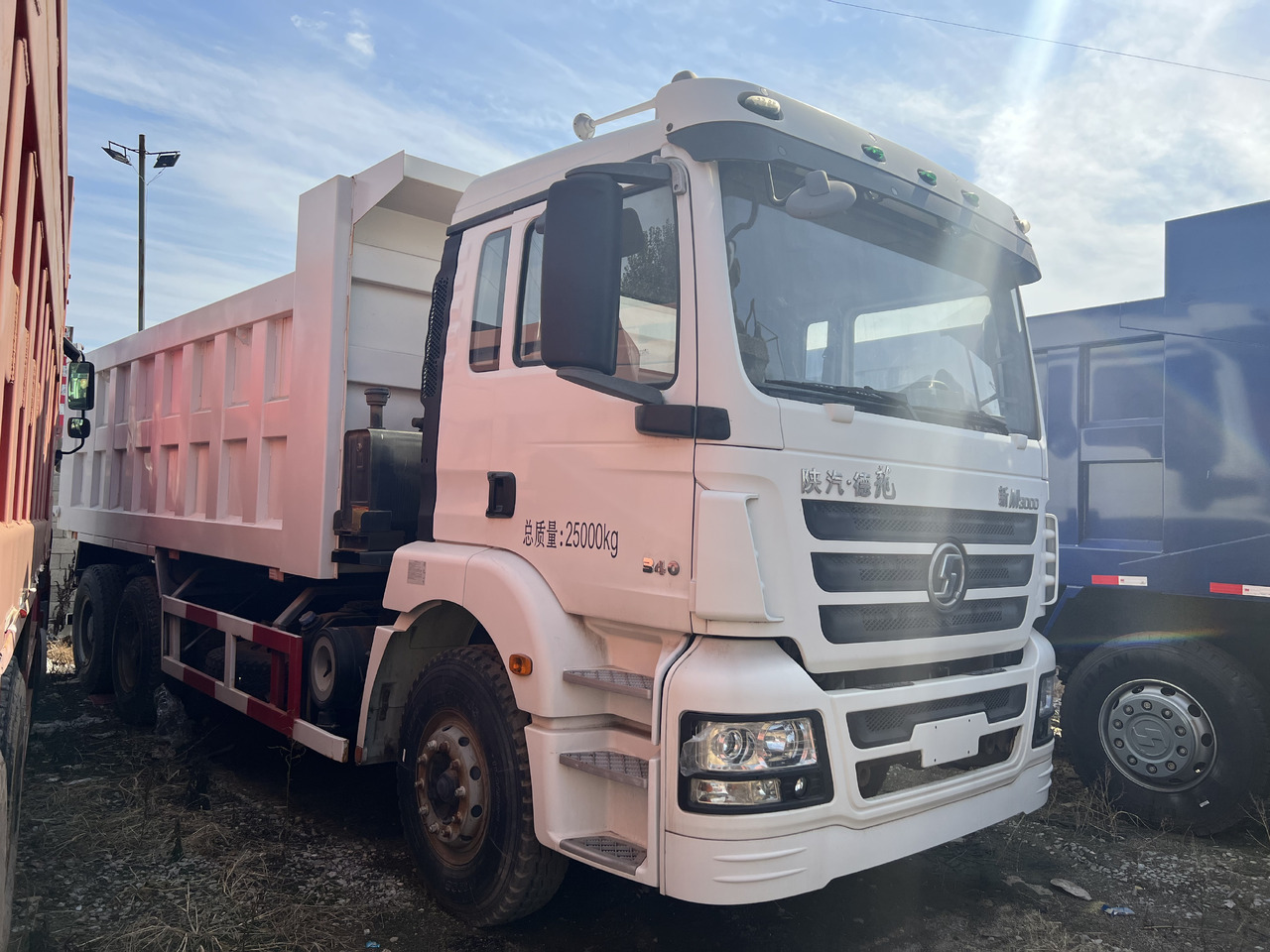 SHACMAN M3000 - Camion basculantă: Foto 2 SHACMAN M3000 - Camion basculantă: Foto 2