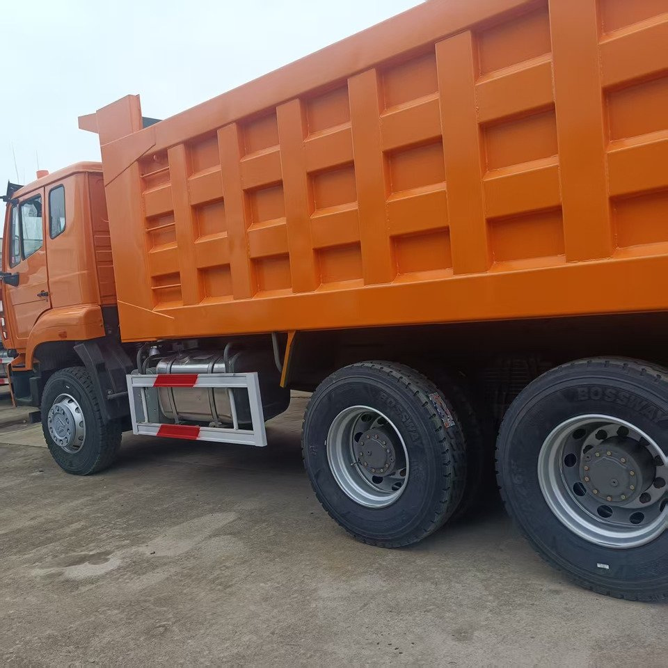 SINOTRUK HOHAN 6x4 - Camion basculantă: Foto 3 SINOTRUK HOHAN 6x4 - Camion basculantă: Foto 3