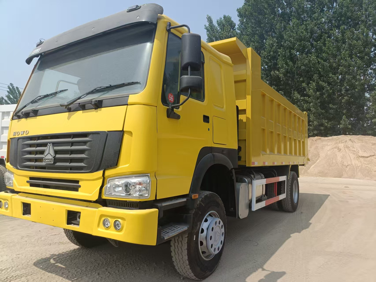 SINOTRUK HOWO 4x2 - Camion basculantă: Foto 2 SINOTRUK HOWO 4x2 - Camion basculantă: Foto 2