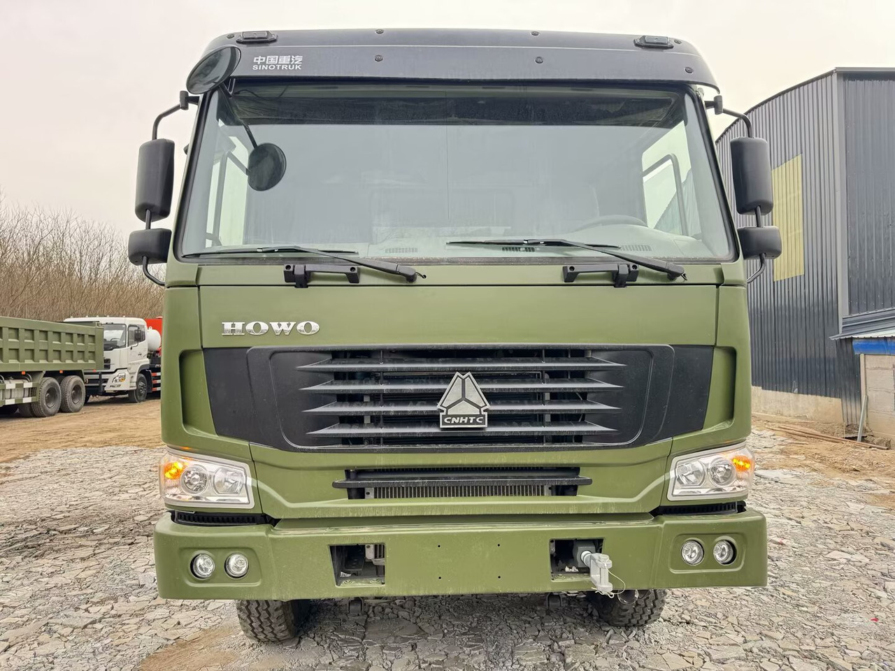 SINOTRUK HOWO 6x4 - Camion basculantă: Foto 3 SINOTRUK HOWO 6x4 - Camion basculantă: Foto 3