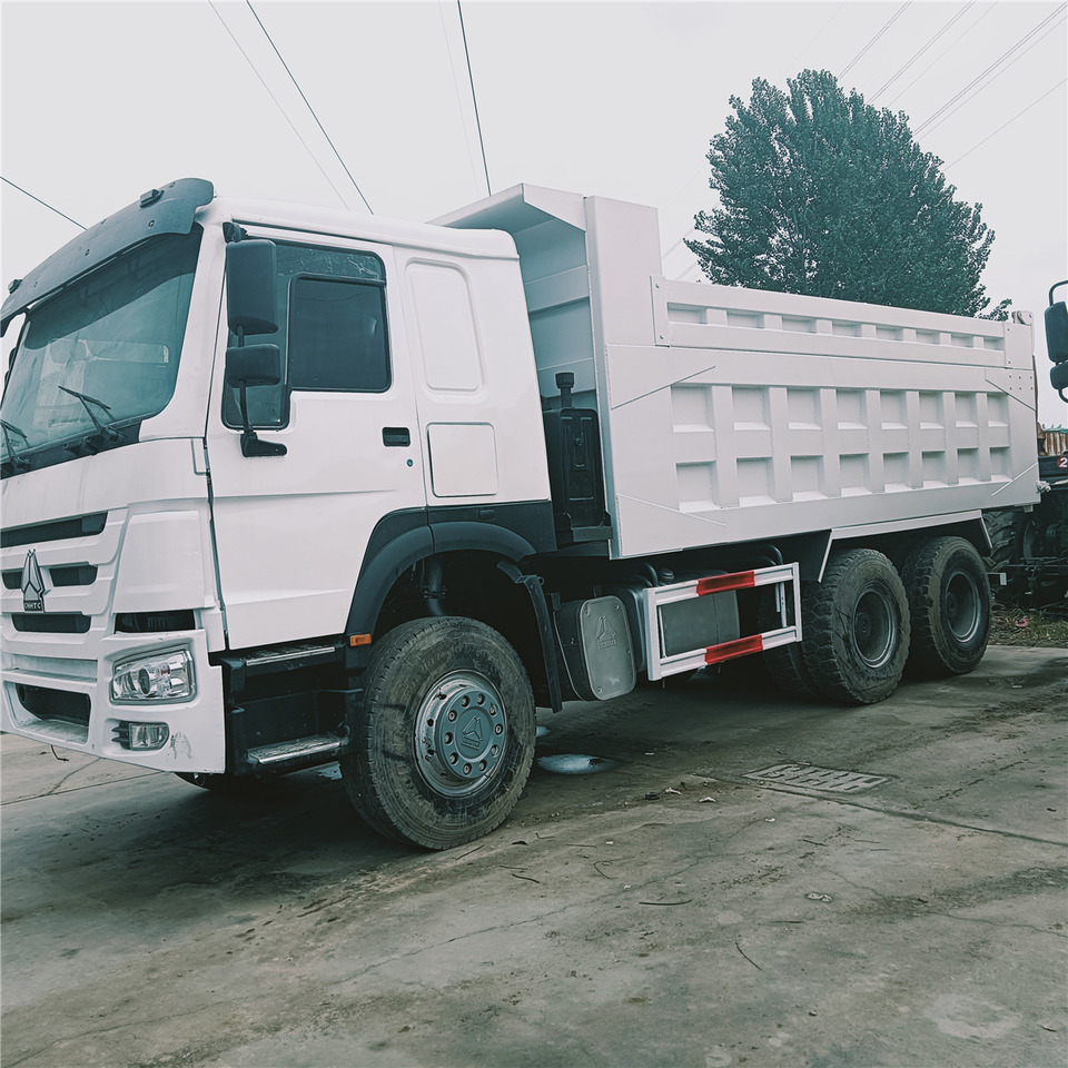 SINOTRUK HOWO 6x4 - Camion basculantă: Foto 4 SINOTRUK HOWO 6x4 - Camion basculantă: Foto 4