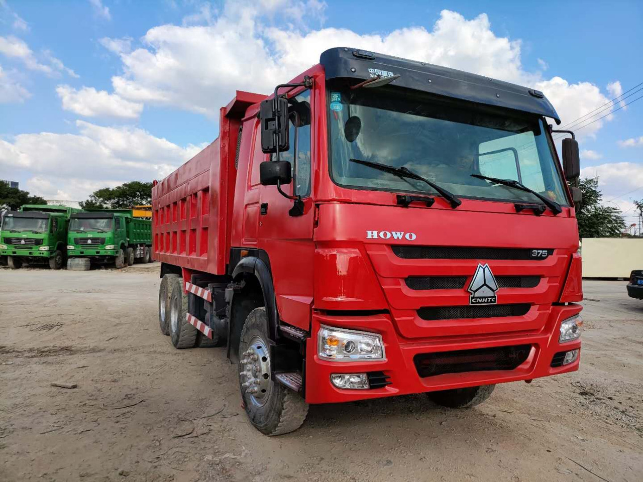 SINOTRUK HOWO 6x4 - Camion basculantă: Foto 3 SINOTRUK HOWO 6x4 - Camion basculantă: Foto 3