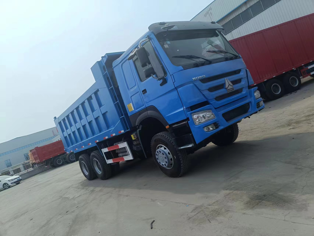 SINOTRUK HOWO 6x4 - Camion basculantă: Foto 2 SINOTRUK HOWO 6x4 - Camion basculantă: Foto 2