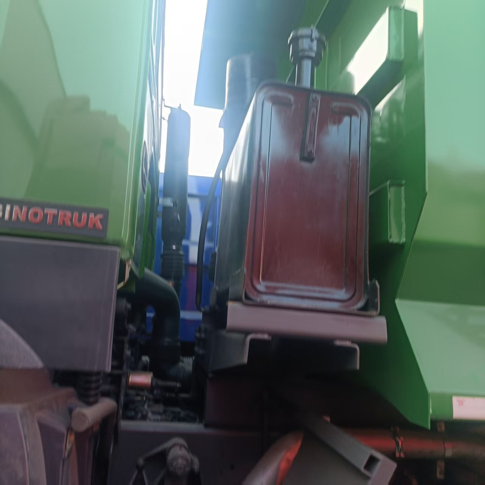 Camion furgon SINOTRUK HOWO 8x4: Foto 7