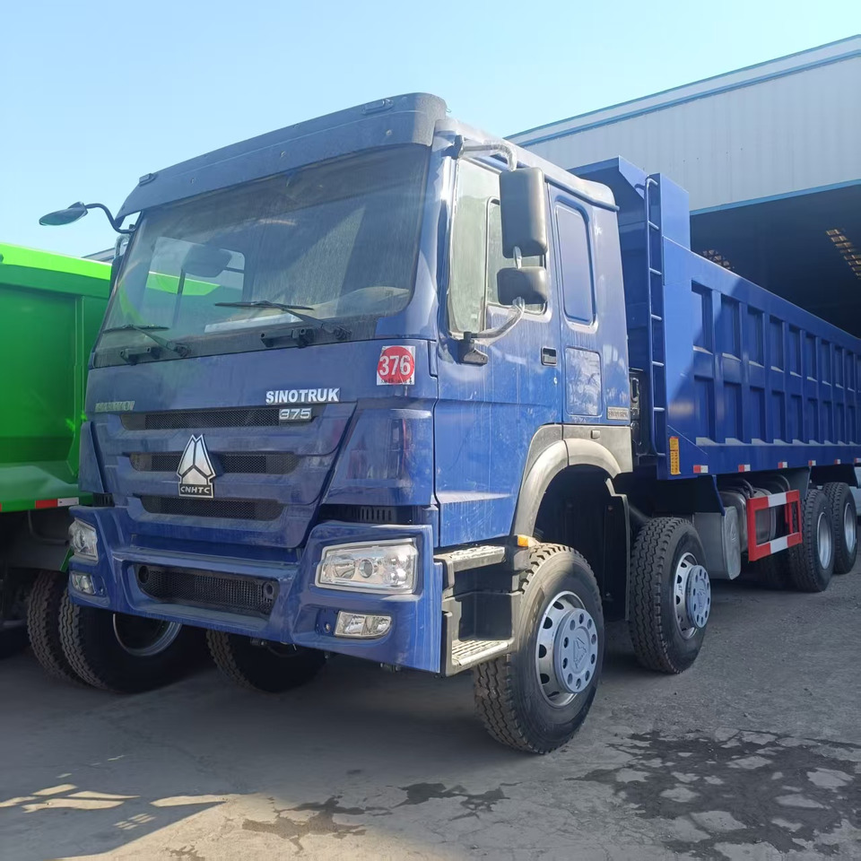 SINOTRUK HOWO 8x4 - Camion basculantă: Foto 3 SINOTRUK HOWO 8x4 - Camion basculantă: Foto 3