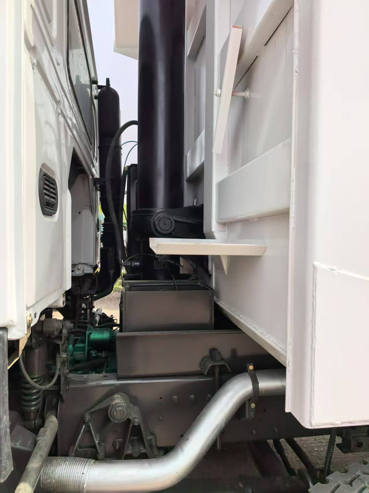Camion basculantă SINOTRUK HOWO 8x4: Foto 6