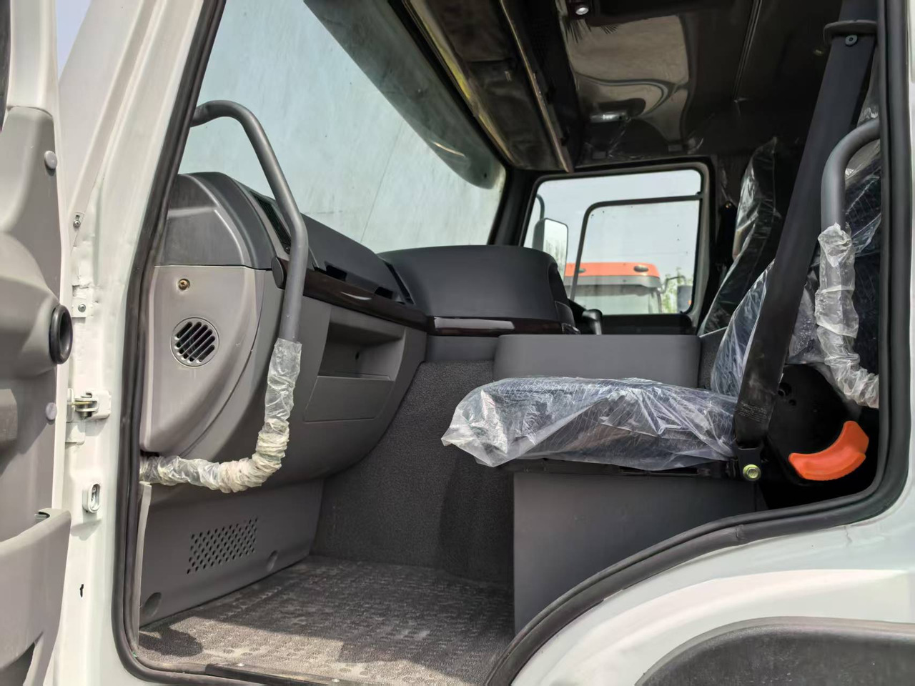 Camion basculantă SINOTRUK HOWO 8x4: Foto 7