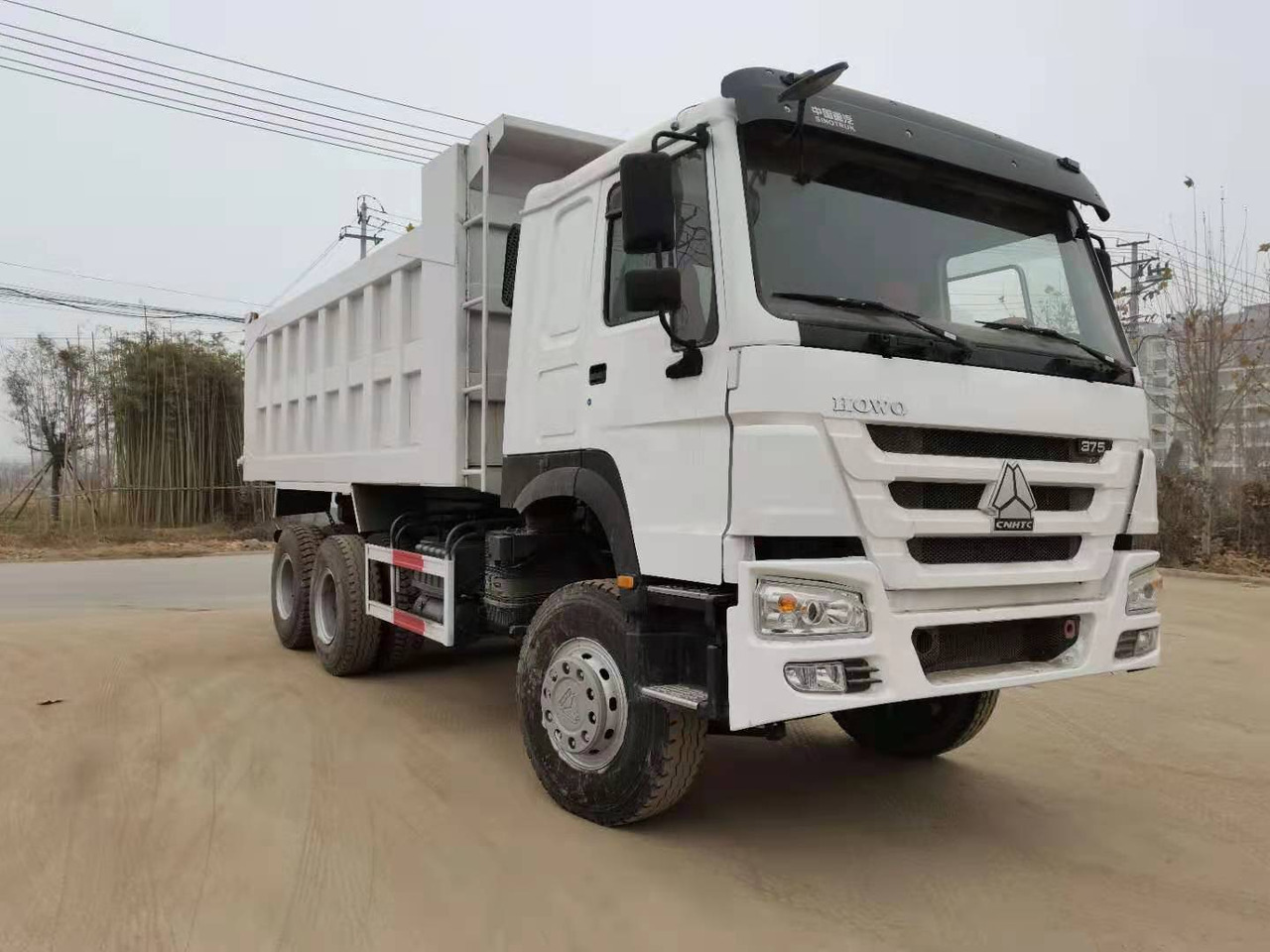SINOTRUK HOWO - Camion basculantă: Foto 3 SINOTRUK HOWO - Camion basculantă: Foto 3