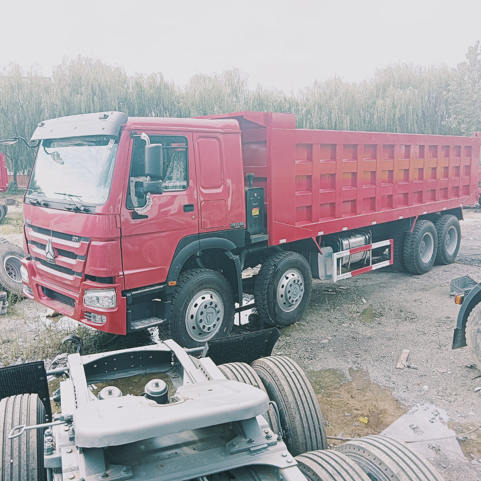 Camion basculantă SINOTRUK HOWO: Foto 8