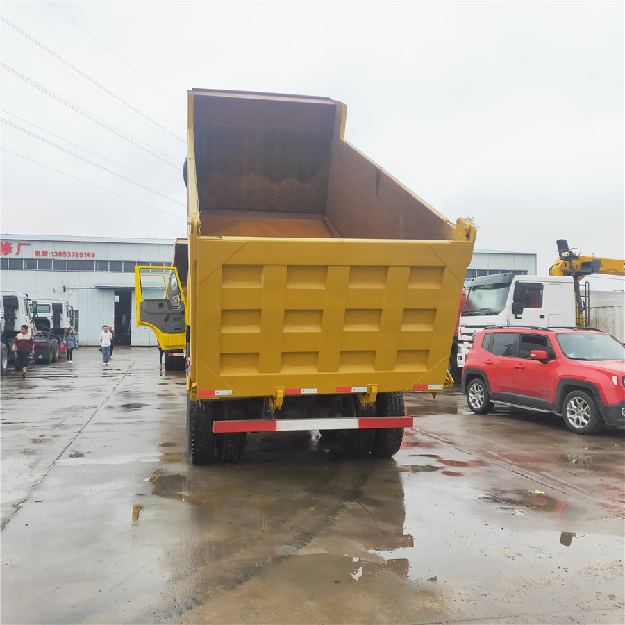Camion basculantă SINOTRUK HOWO: Foto 6