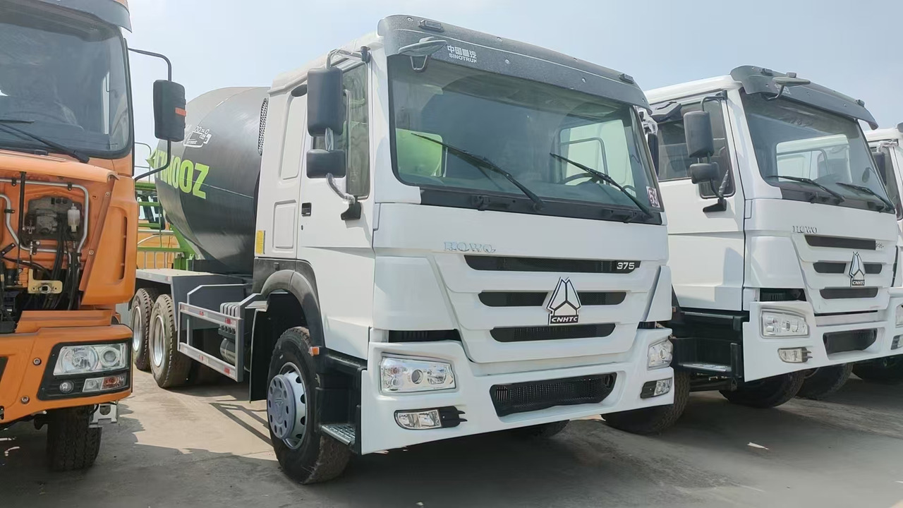 SINOTRUK HOWO Concrete Mixer Truck - Camion cisternă: Foto 2 SINOTRUK HOWO Concrete Mixer Truck - Camion cisternă: Foto 2