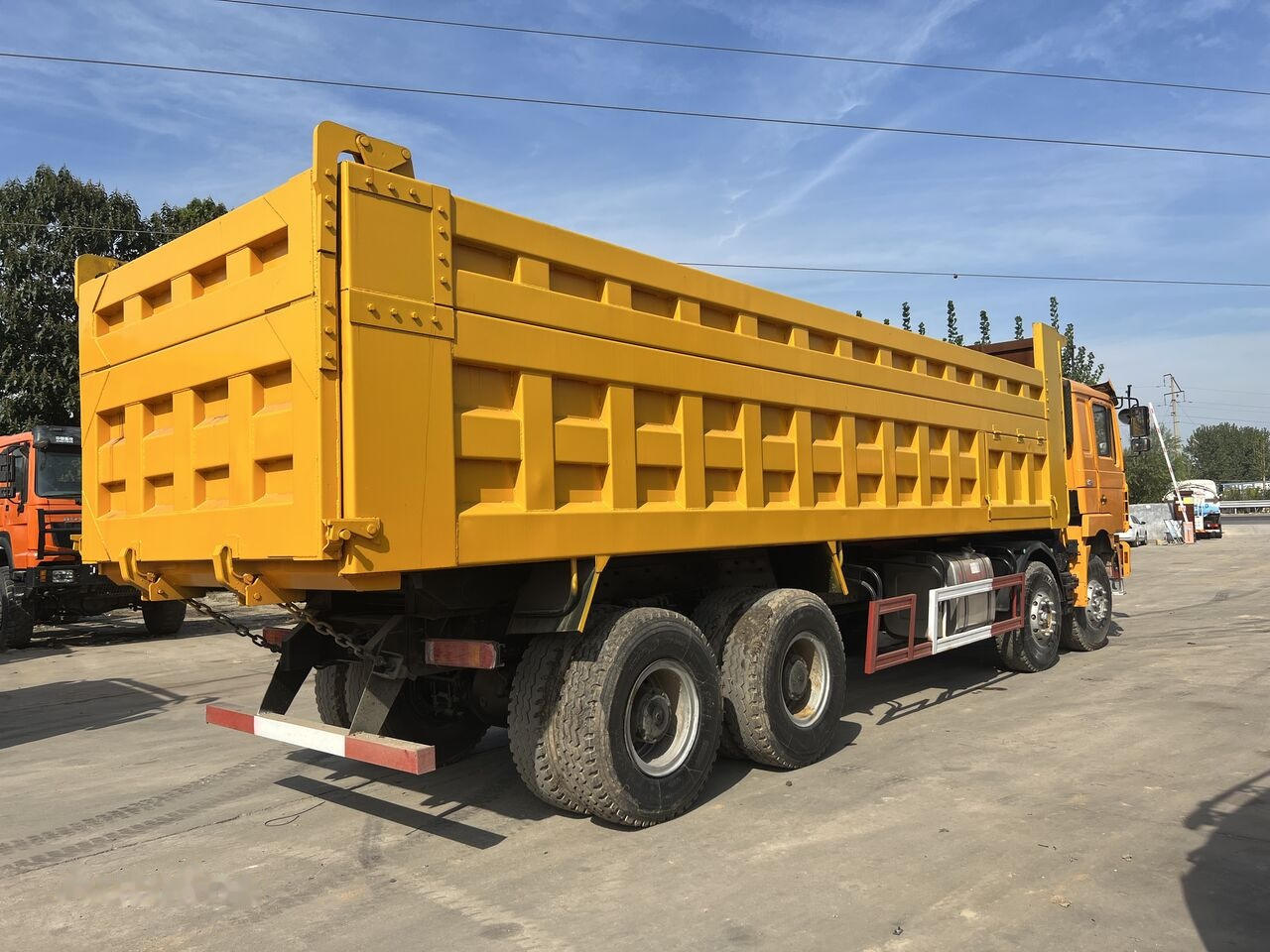 Shacman F3000 8*4 - Camion basculantă: Foto 2 Shacman F3000 8*4 - Camion basculantă: Foto 2