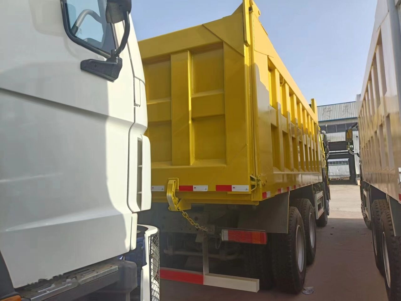 Sinotruk Howo 375 - Camion basculantă: Foto 3 Sinotruk Howo 375 - Camion basculantă: Foto 3