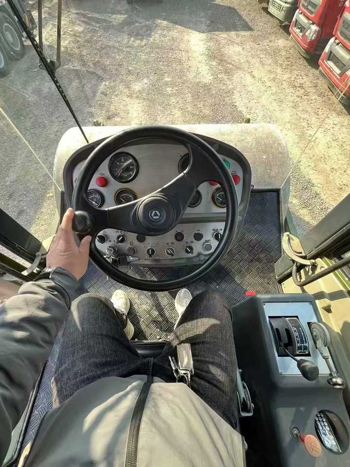 Cilindru compactor pentru asfalt XCMG XS202J: Foto 9 Cilindru compactor pentru asfalt XCMG XS202J: Foto 9