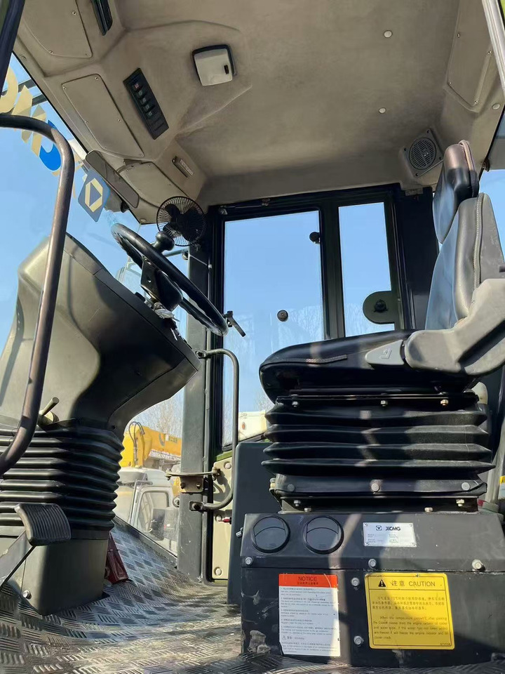 Cilindru compactor pentru asfalt XCMG XS202J: Foto 7 Cilindru compactor pentru asfalt XCMG XS202J: Foto 7