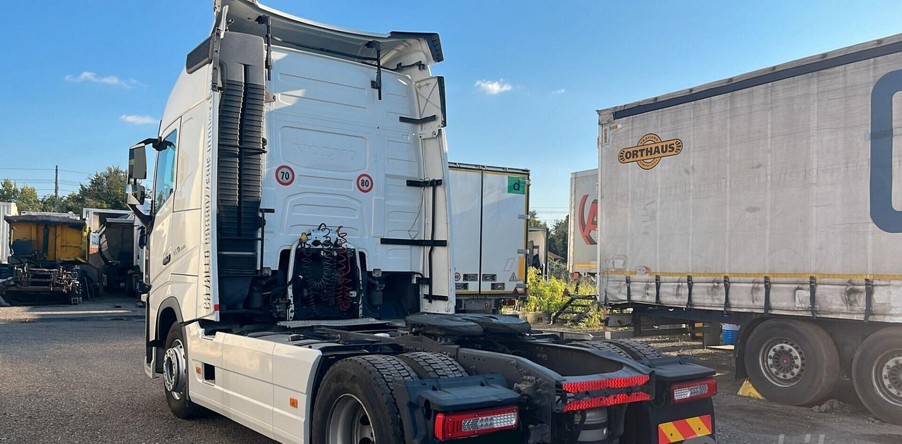 Volvo FH 460 Euro 6 Globetrotter 2018 - Cap tractor: Foto 3 Volvo FH 460 Euro 6 Globetrotter 2018 - Cap tractor: Foto 3